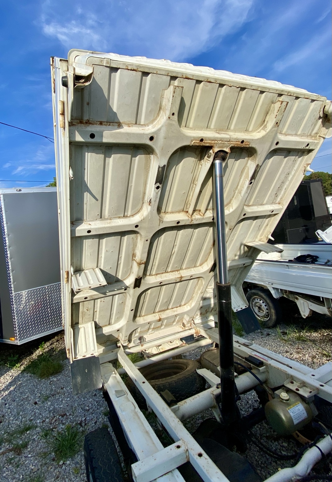 2000 Suzuki Carry Dump photo 3